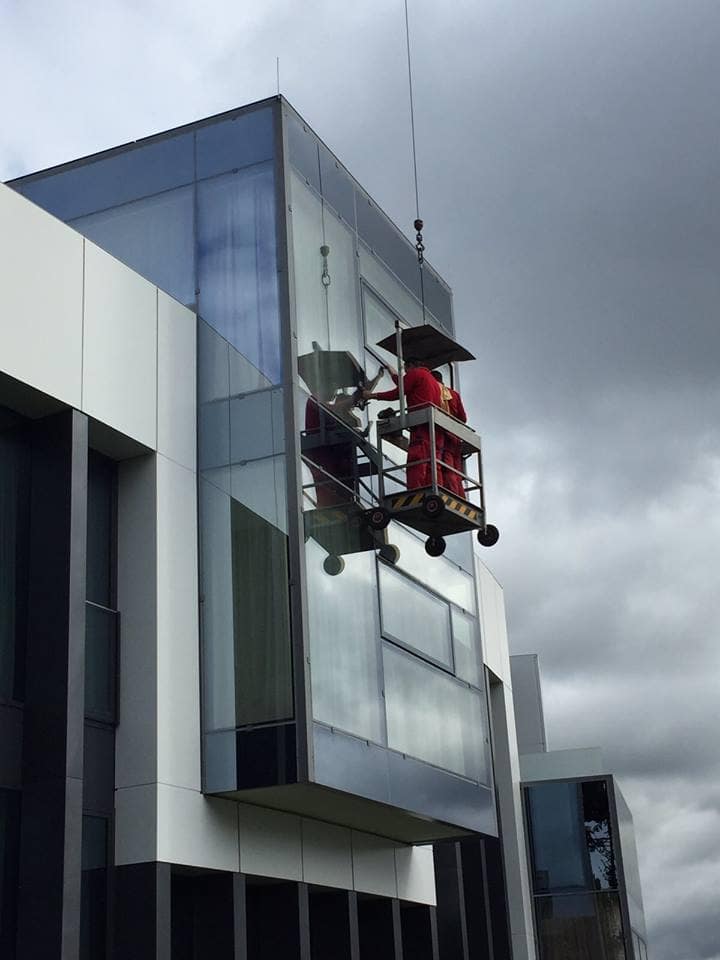 Glasreinigung am Konferenzhotel Montabaur