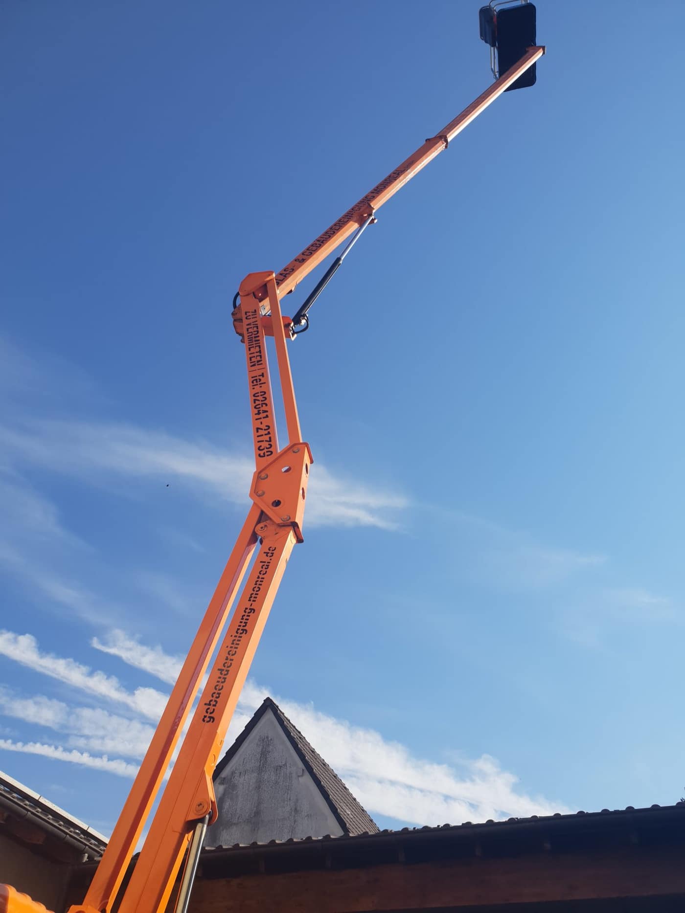 Arbeitskorb der Arbeitsbühne aus der Nähe